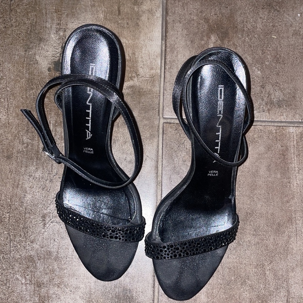 Identita black heels